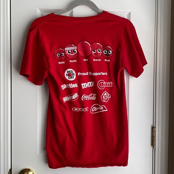 Walgreens “Everyday Hero” Red Nose Day Tshirt - Picture 5 of 8